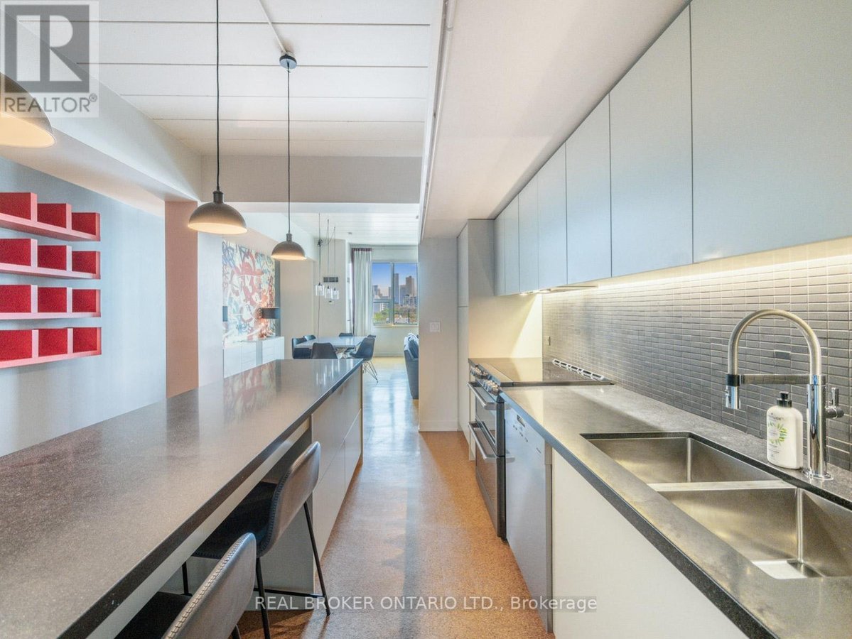 405 - 160 BALDWIN STREET - Photo 8
