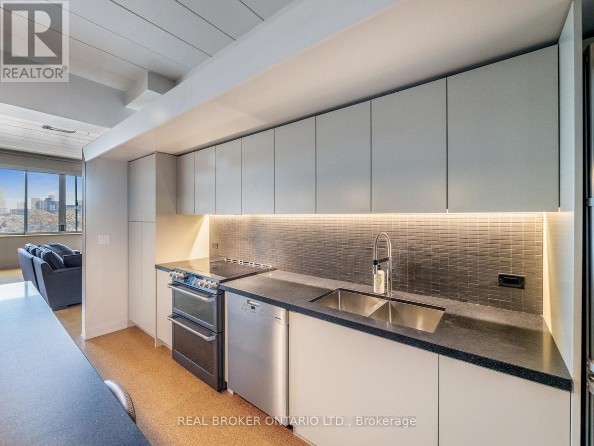 405 - 160 BALDWIN STREET - Photo 9