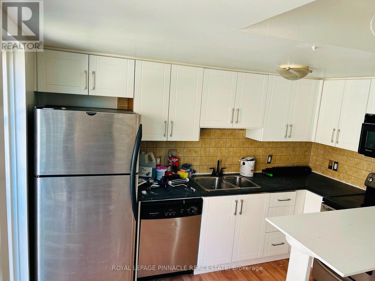 210 - 26 WESTERN BATTERY ROAD - Photo 4