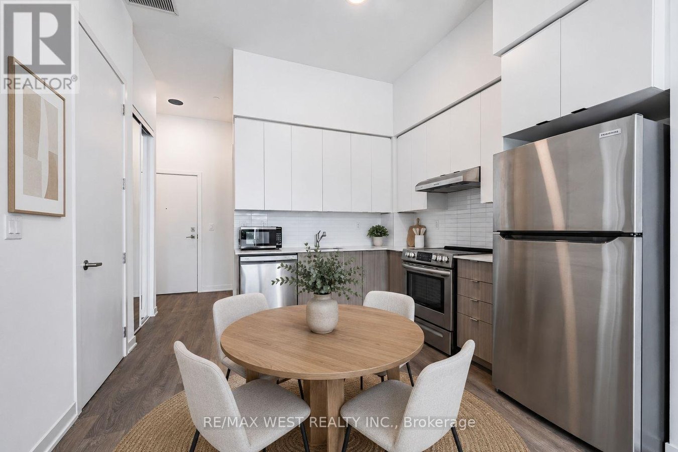 108 - 160 CANON JACKSON DRIVE - Photo 2