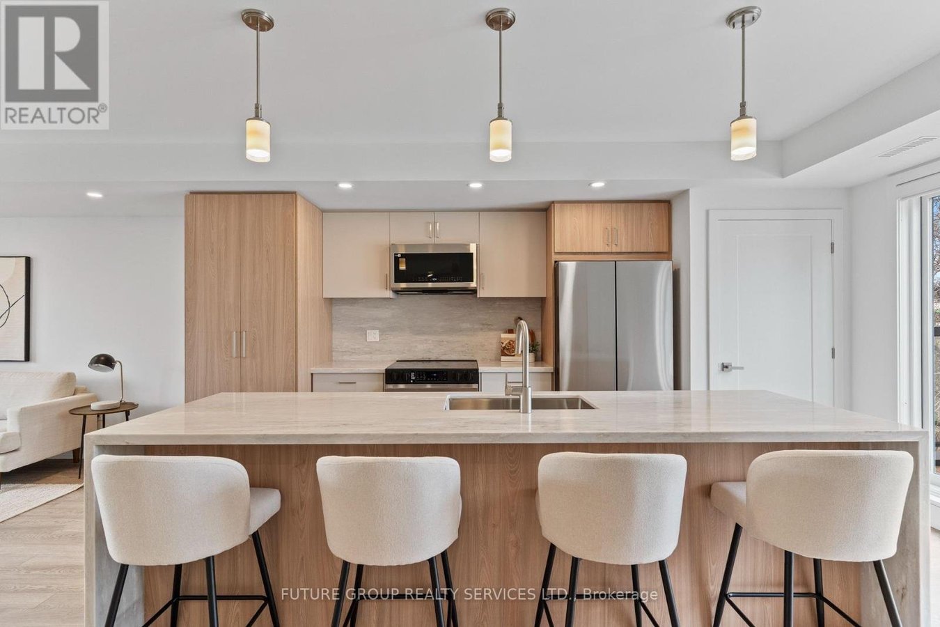 UNIT 3 - 15 ACORN AVENUE - Photo 3