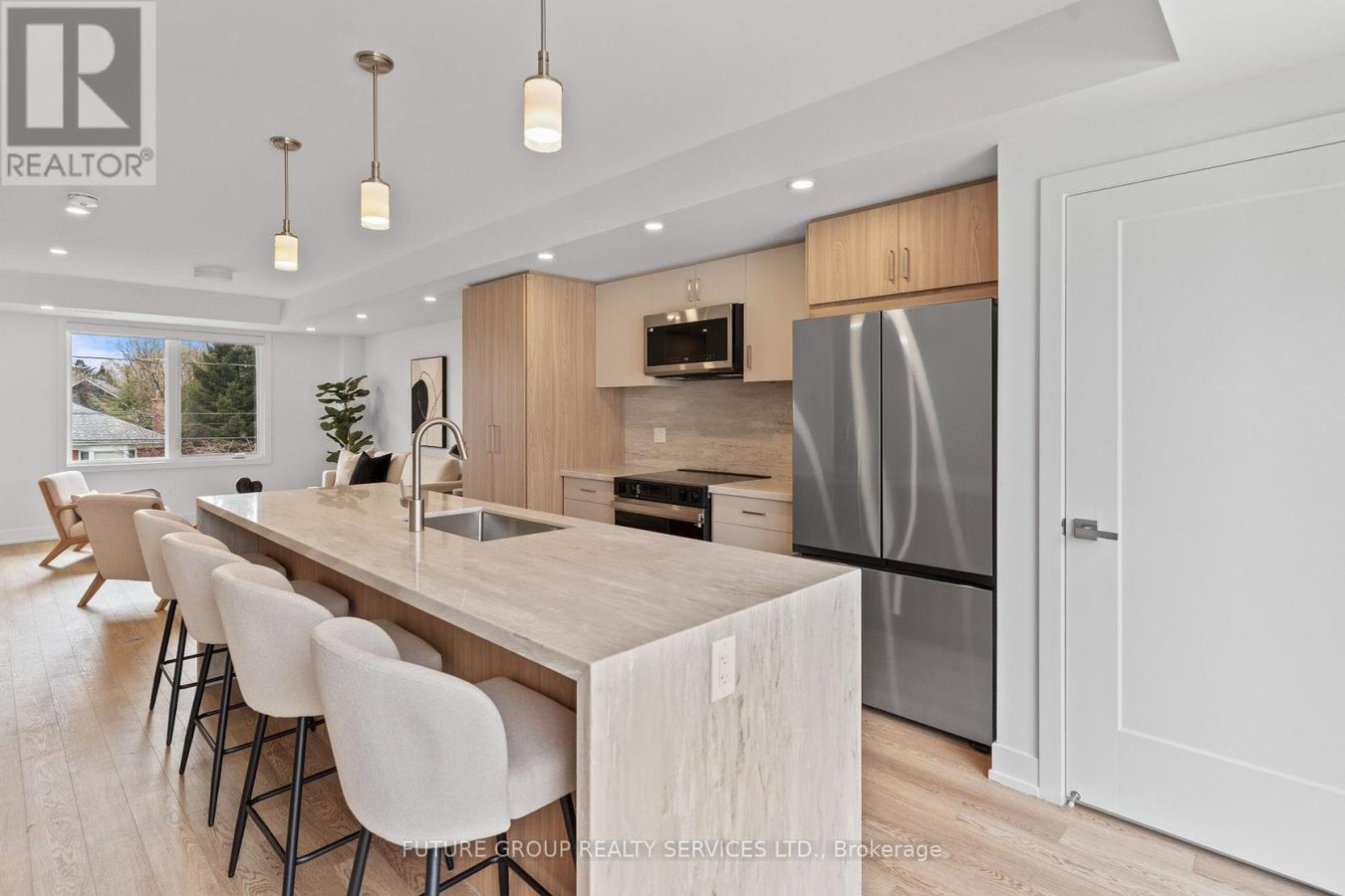 UNIT 3 - 15 ACORN AVENUE - Photo 4