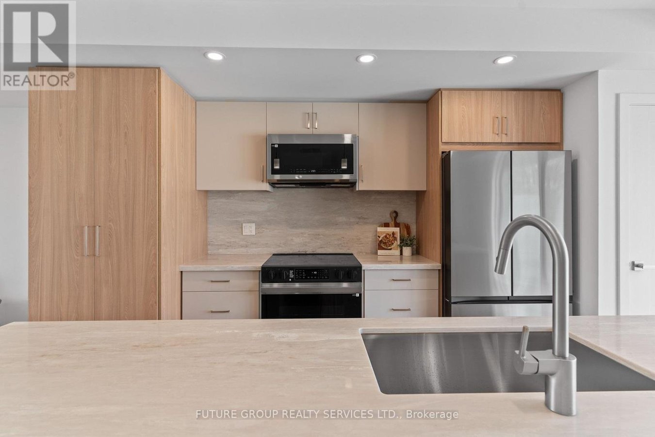 UNIT 3 - 15 ACORN AVENUE - Photo 5
