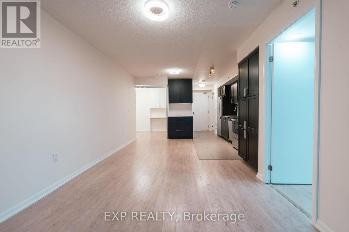 540 - 830 LAWRENCE AVENUE W - Photo 4