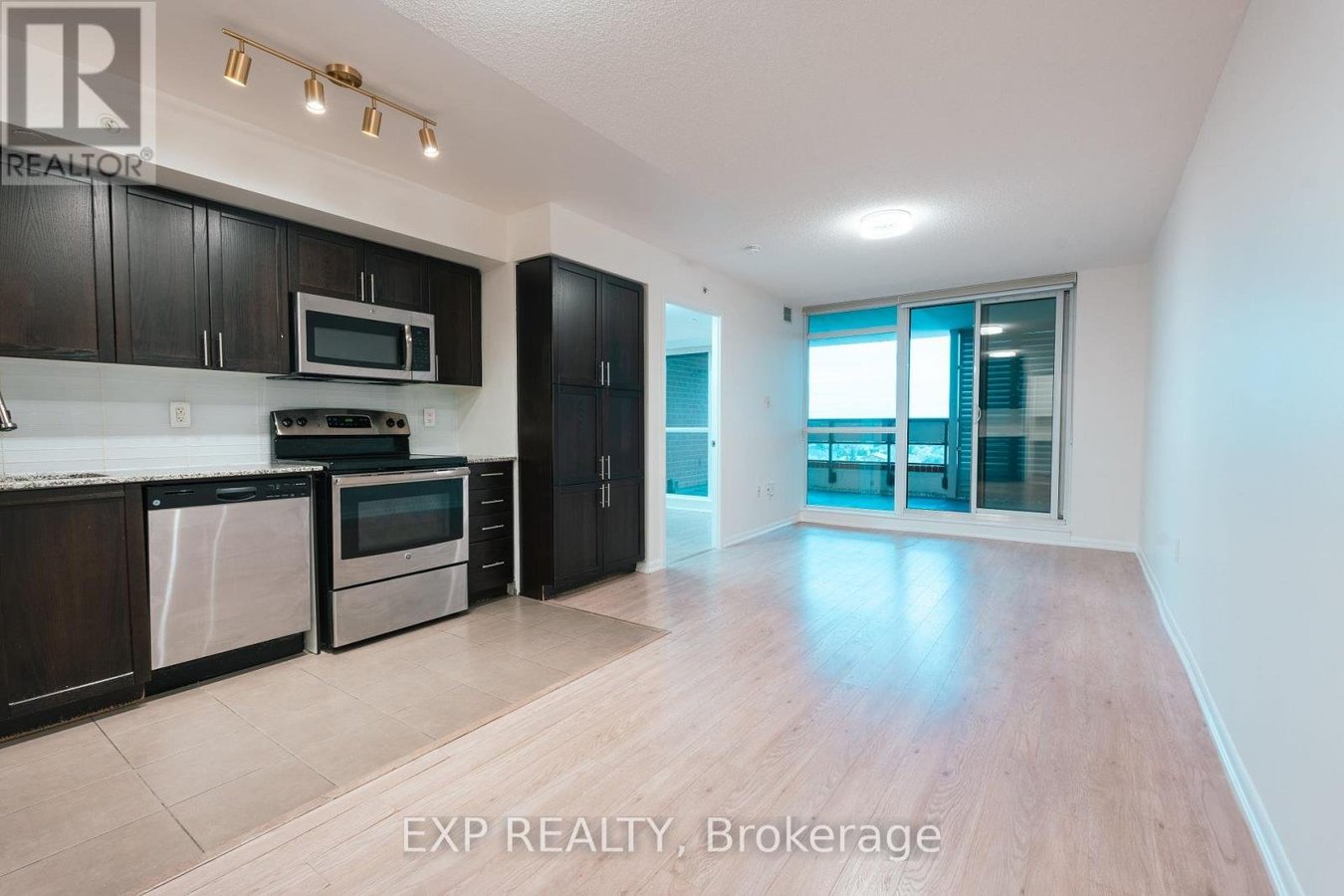 540 - 830 LAWRENCE AVENUE W - Photo 7