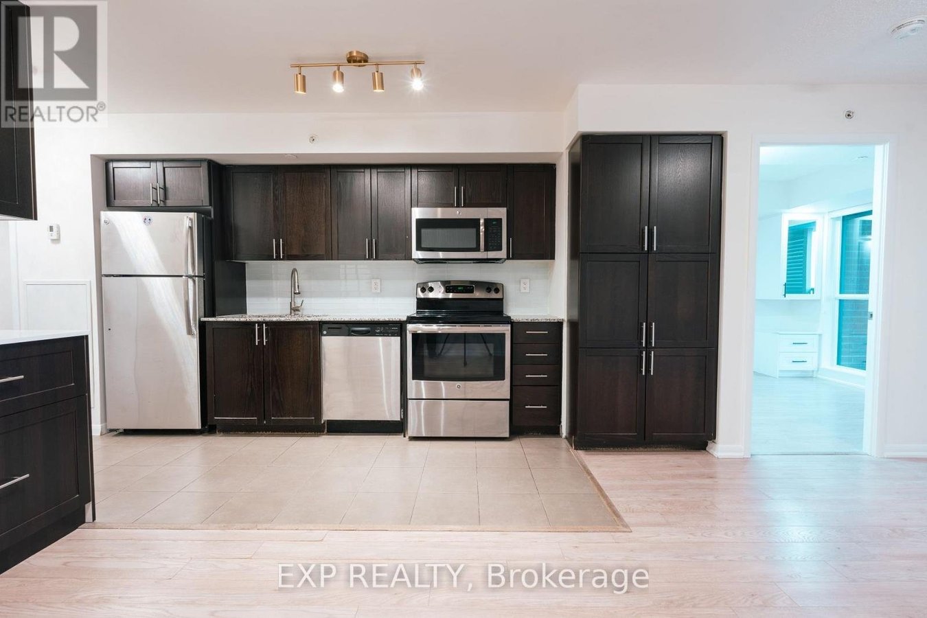 540 - 830 LAWRENCE AVENUE W - Photo 8