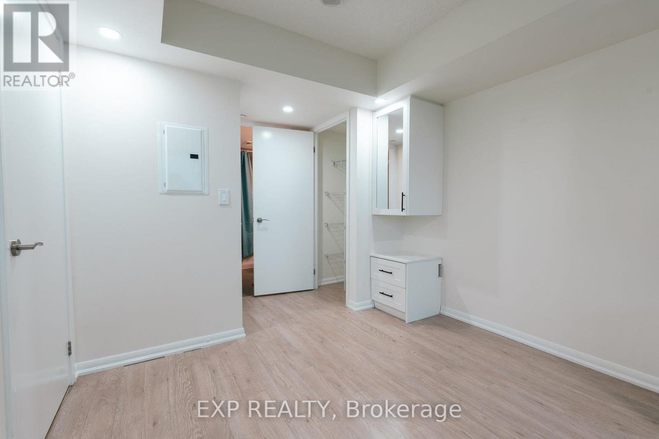 540 - 830 LAWRENCE AVENUE W - Photo 10