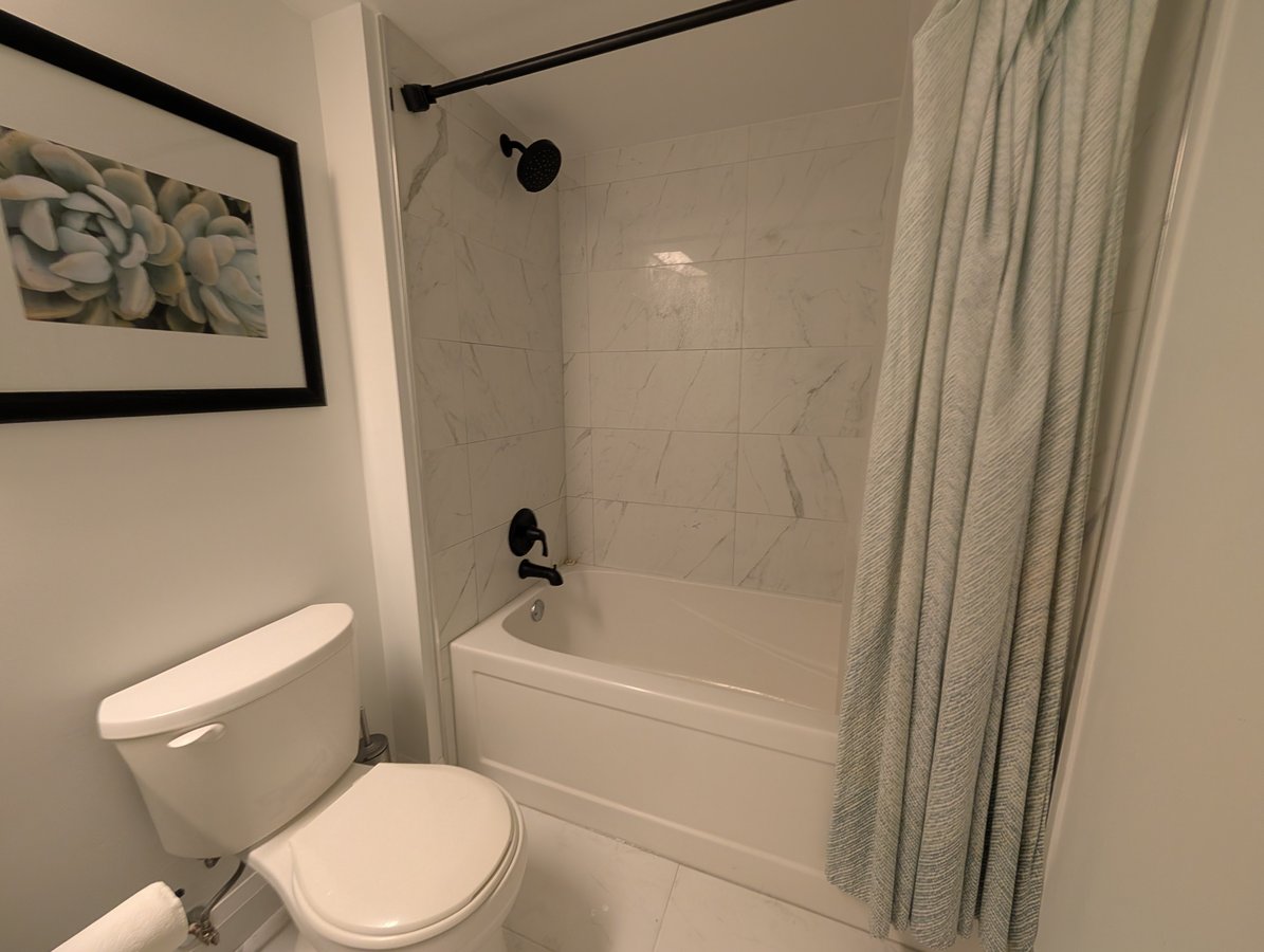 705 King Street West - Photo 2