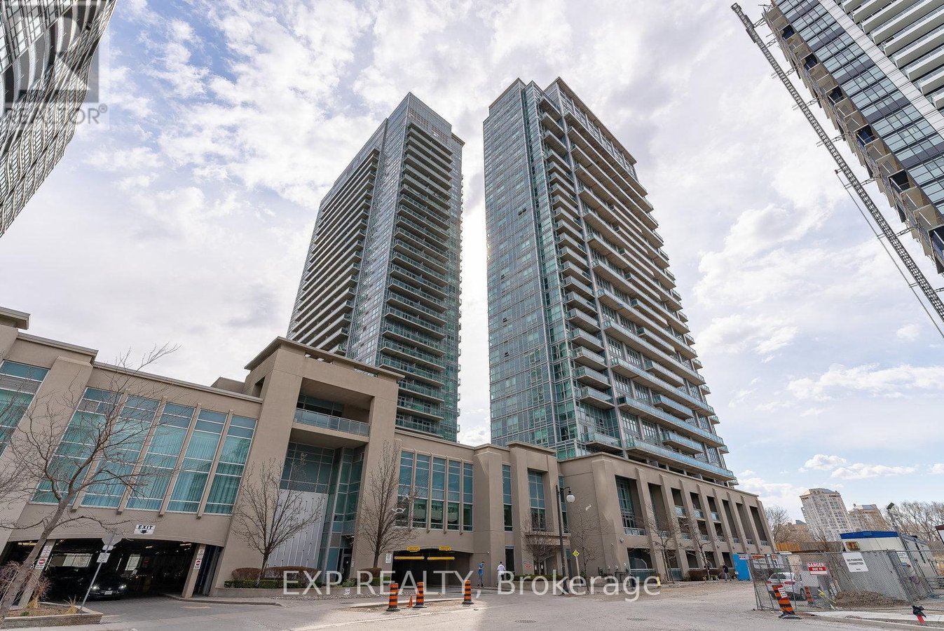 422 - 165 LEGION ROAD N - Photo 3