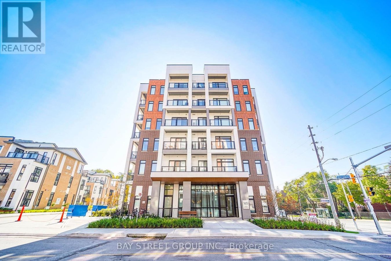 508 - 165 CANON JACKSON DRIVE - Photo 2