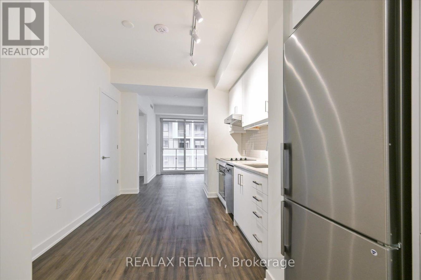 810 - 9 TECUMSETH STREET - Photo 2
