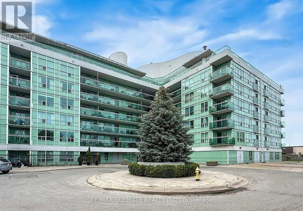 425 - 60 FAIRFAX CRESCENT - Photo 1