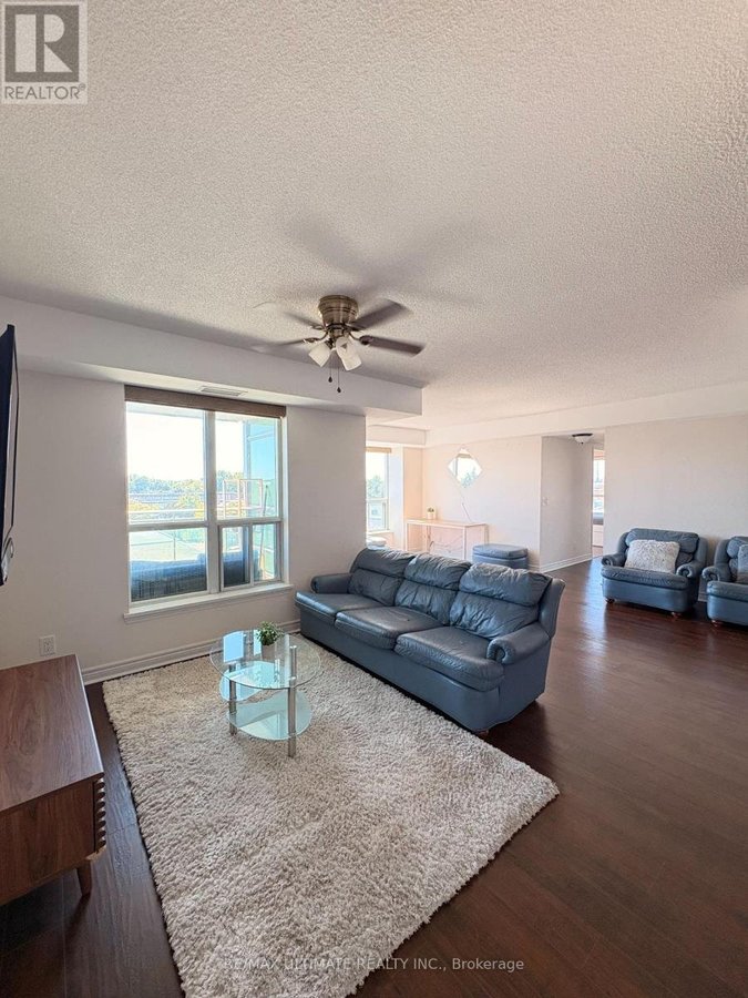 425 - 60 FAIRFAX CRESCENT - Photo 2