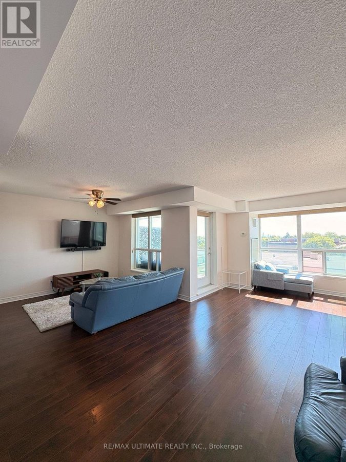 425 - 60 FAIRFAX CRESCENT - Photo 4