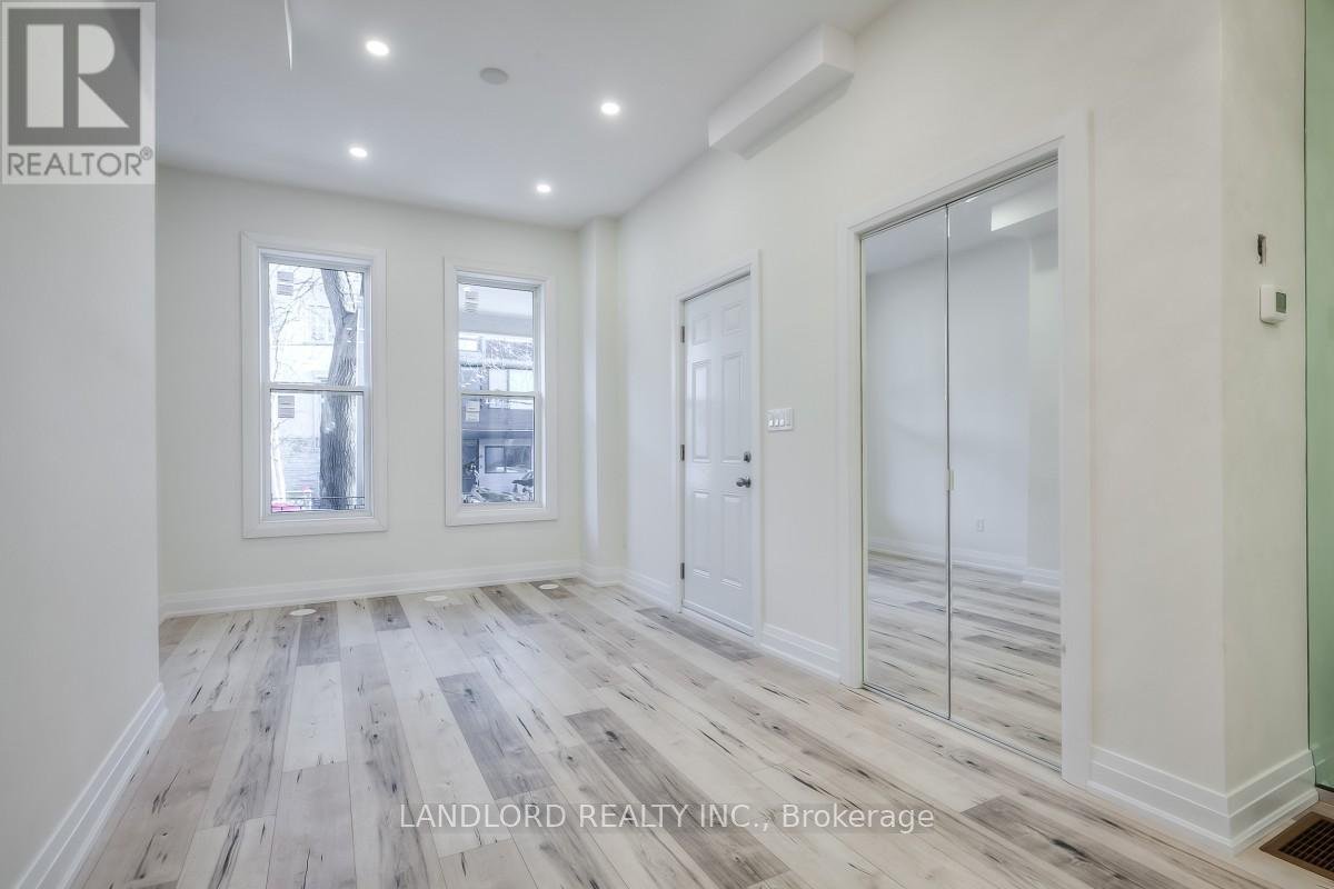 MAIN & BSMT - 100 MASSEY STREET - Photo 7