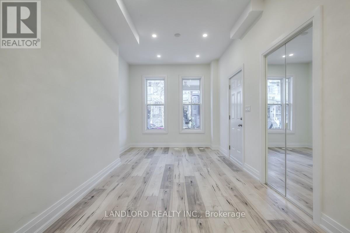MAIN & BSMT - 100 MASSEY STREET - Photo 8