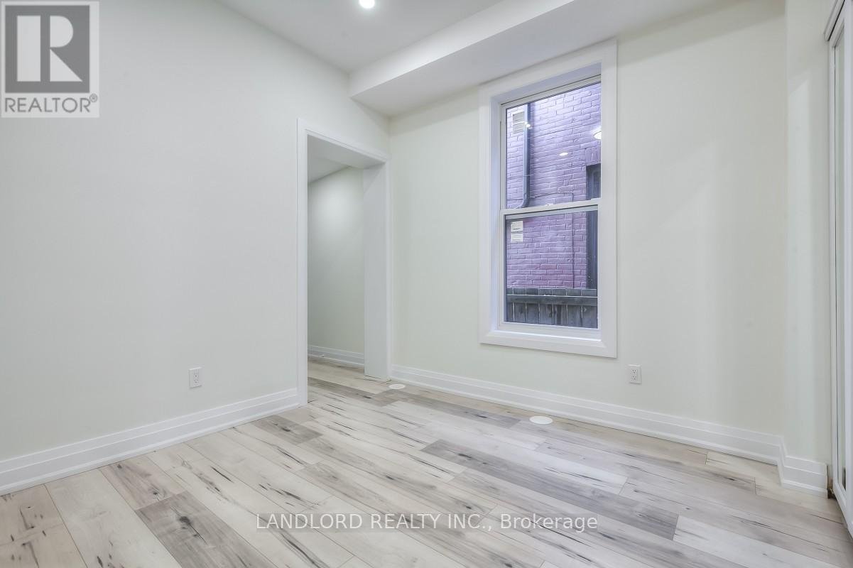MAIN & BSMT - 100 MASSEY STREET - Photo 10