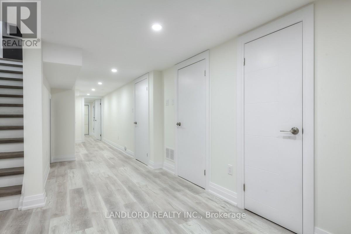 MAIN & BSMT - 100 MASSEY STREET - Photo 15