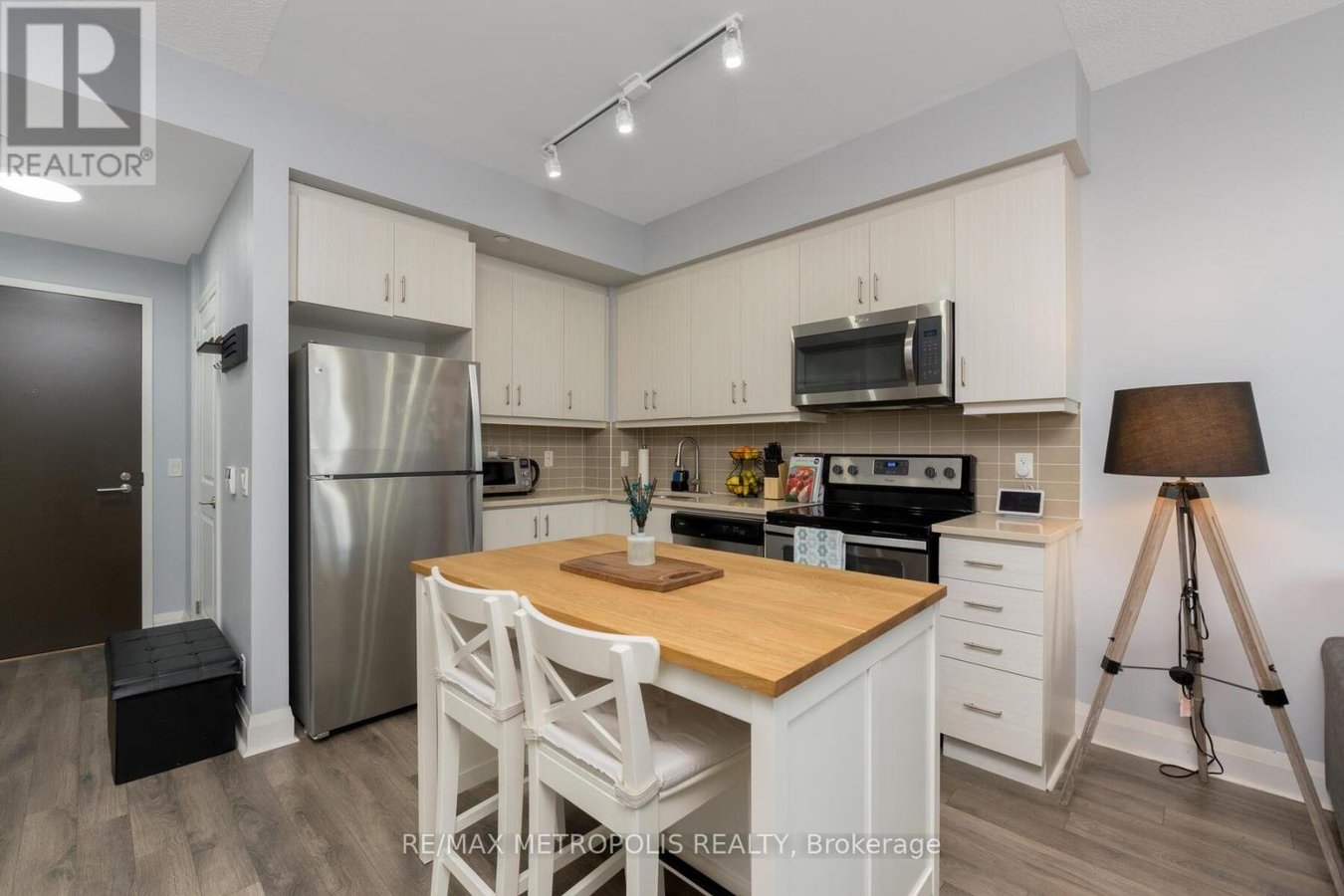 503 - 15 ZORRA STREET - Photo 3