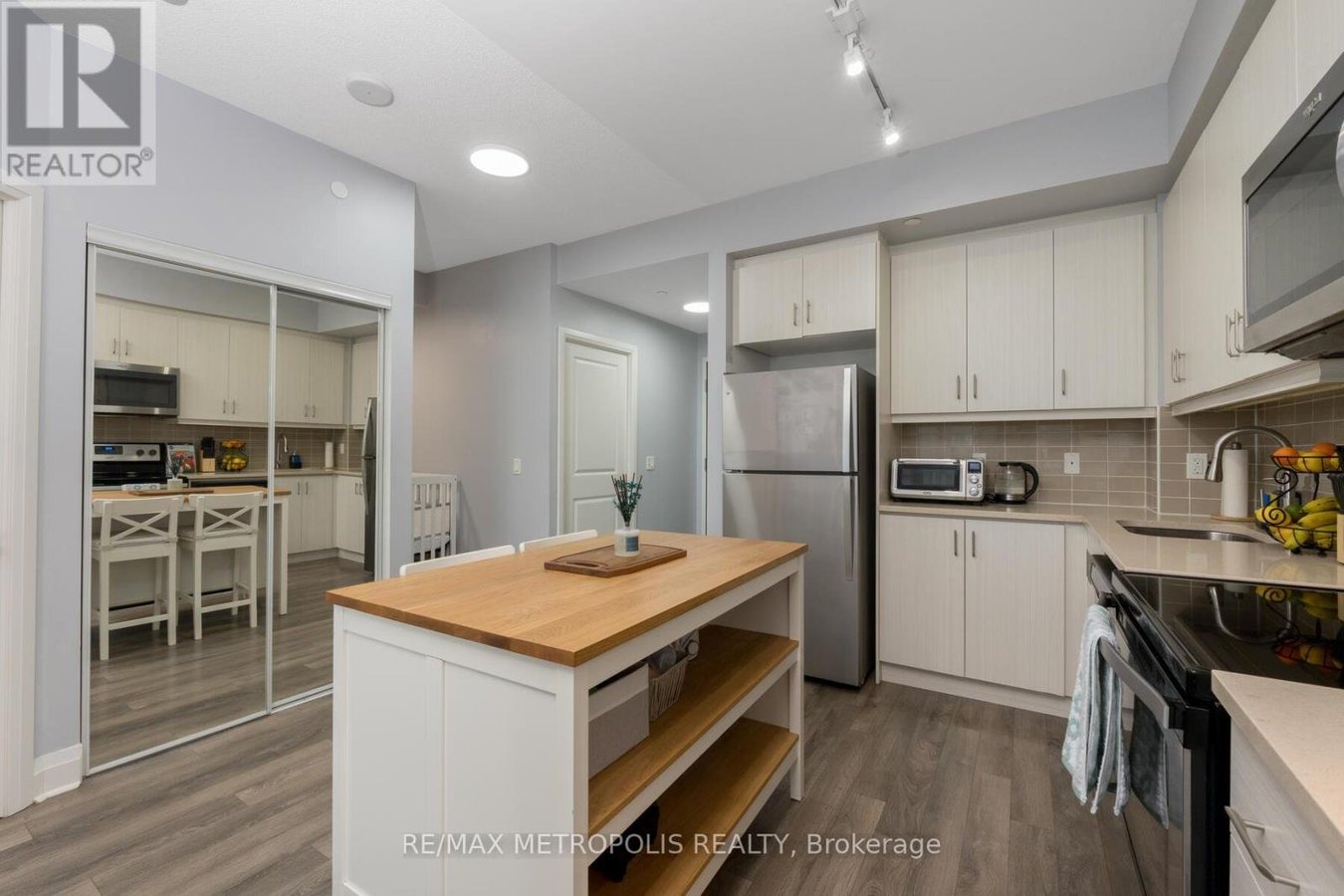 503 - 15 ZORRA STREET - Photo 8