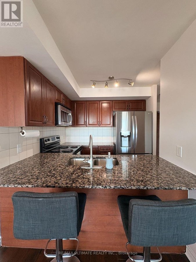 425 - 60 FAIRFAX CRESCENT - Photo 9