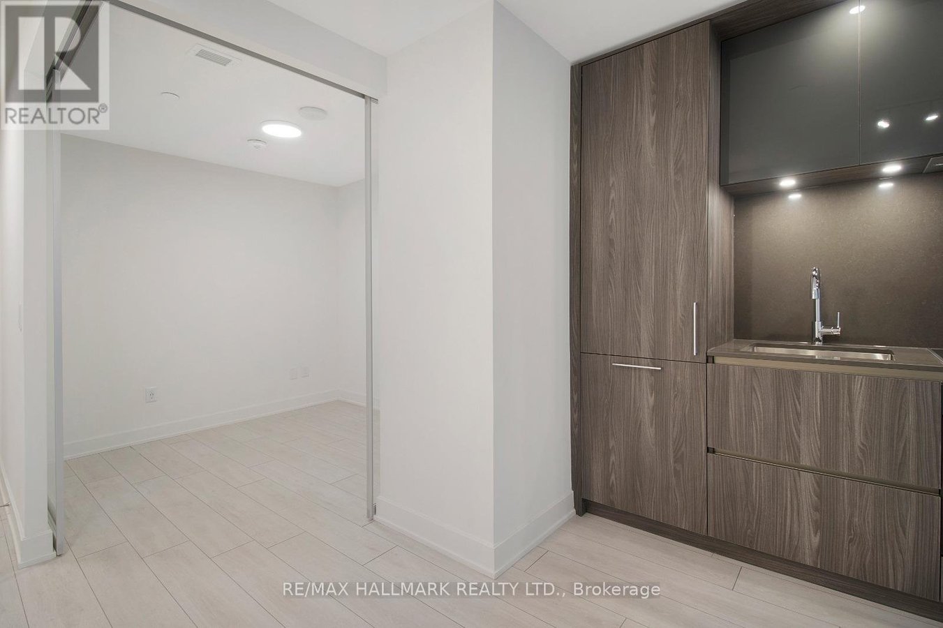 513 - 15 MERCER STREET - Photo 2