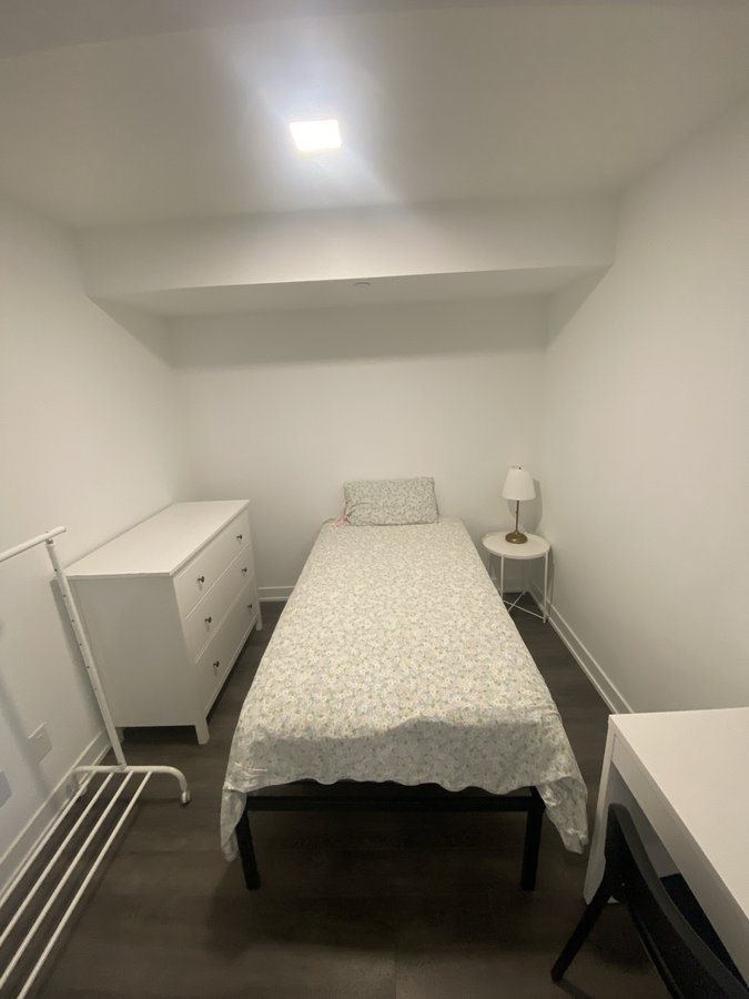 609 Sherbourne Street - Photo 2