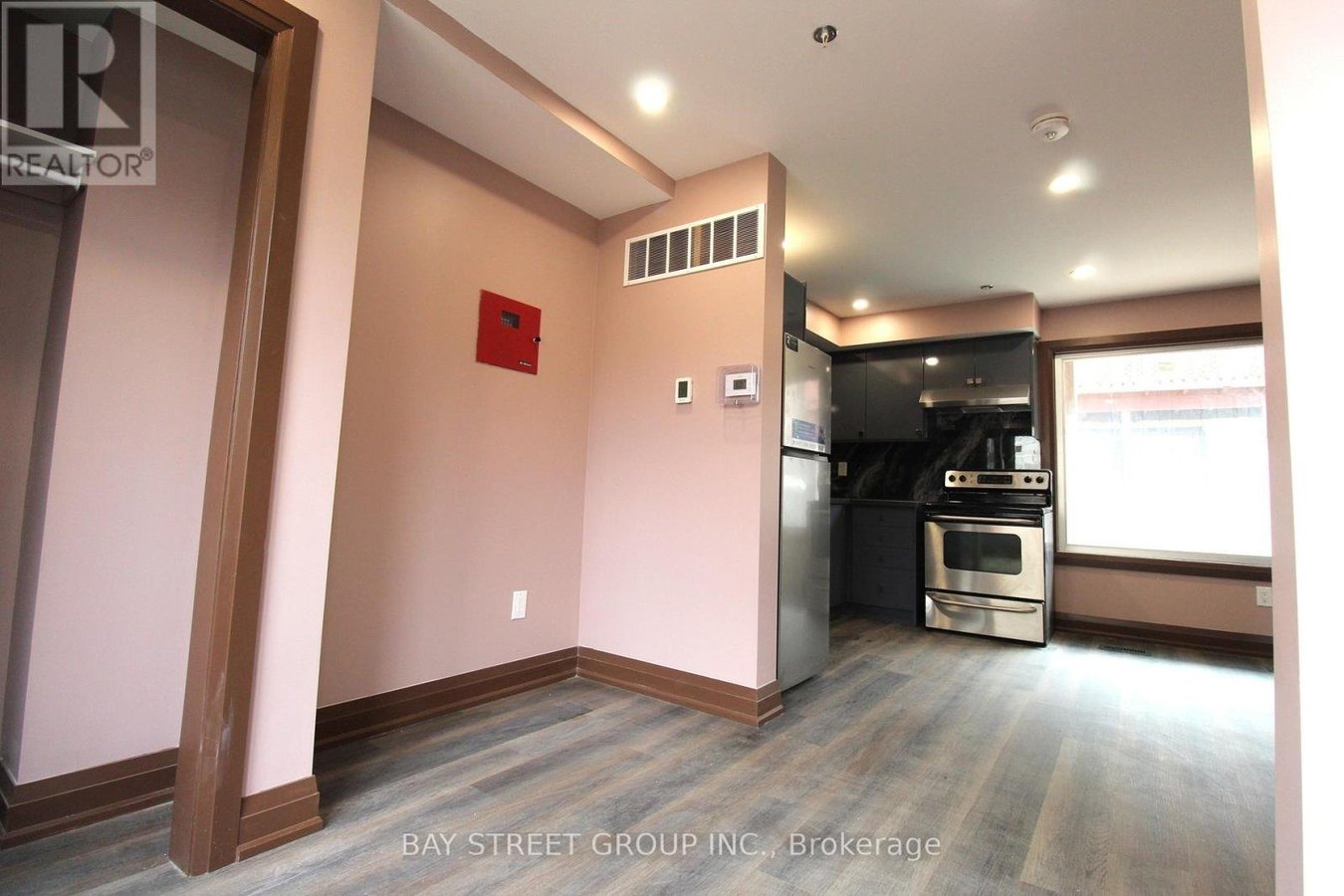 108 CHATHAM AVENUE - Photo 1
