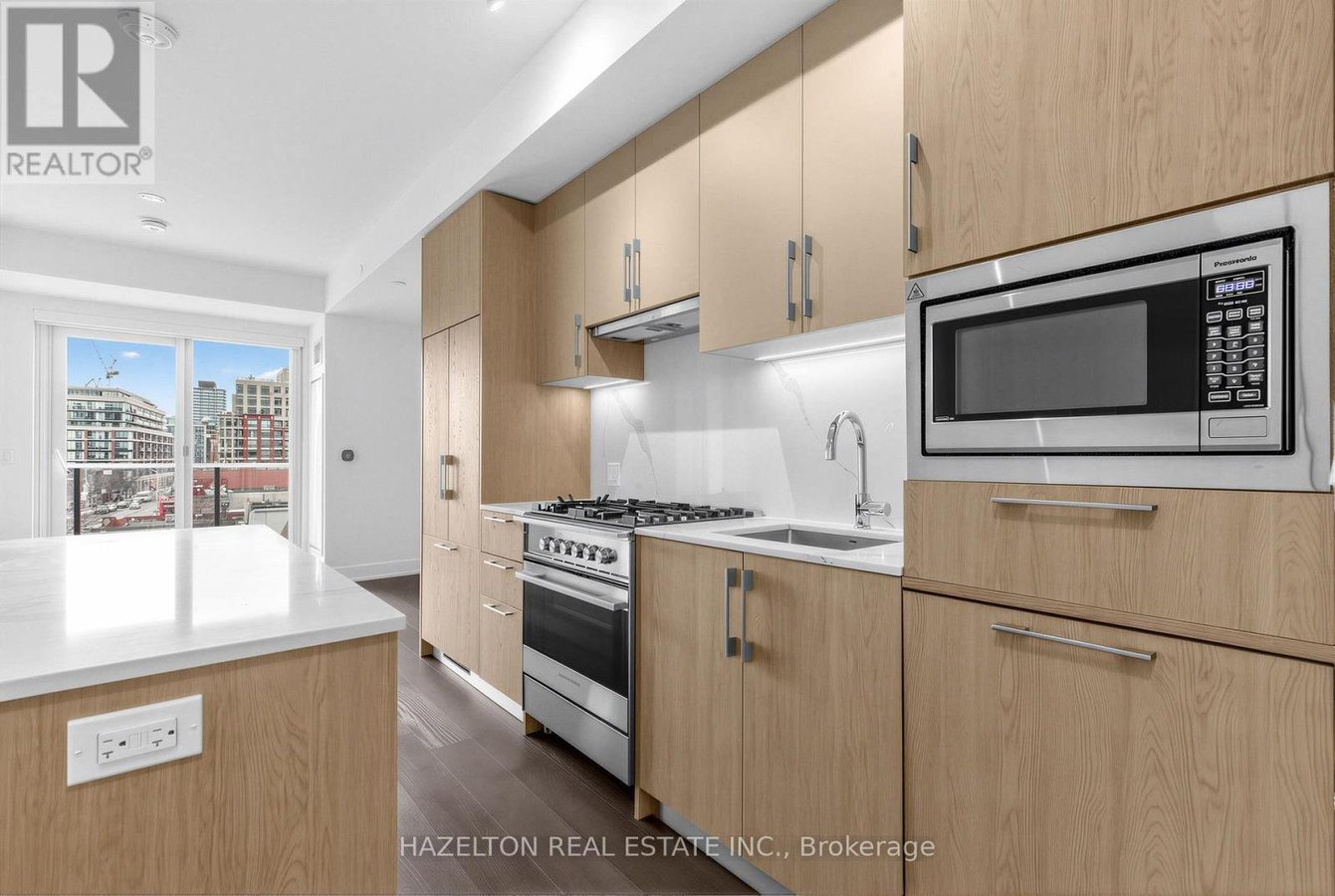 711 - 8 MANOR ROAD W - Photo 2