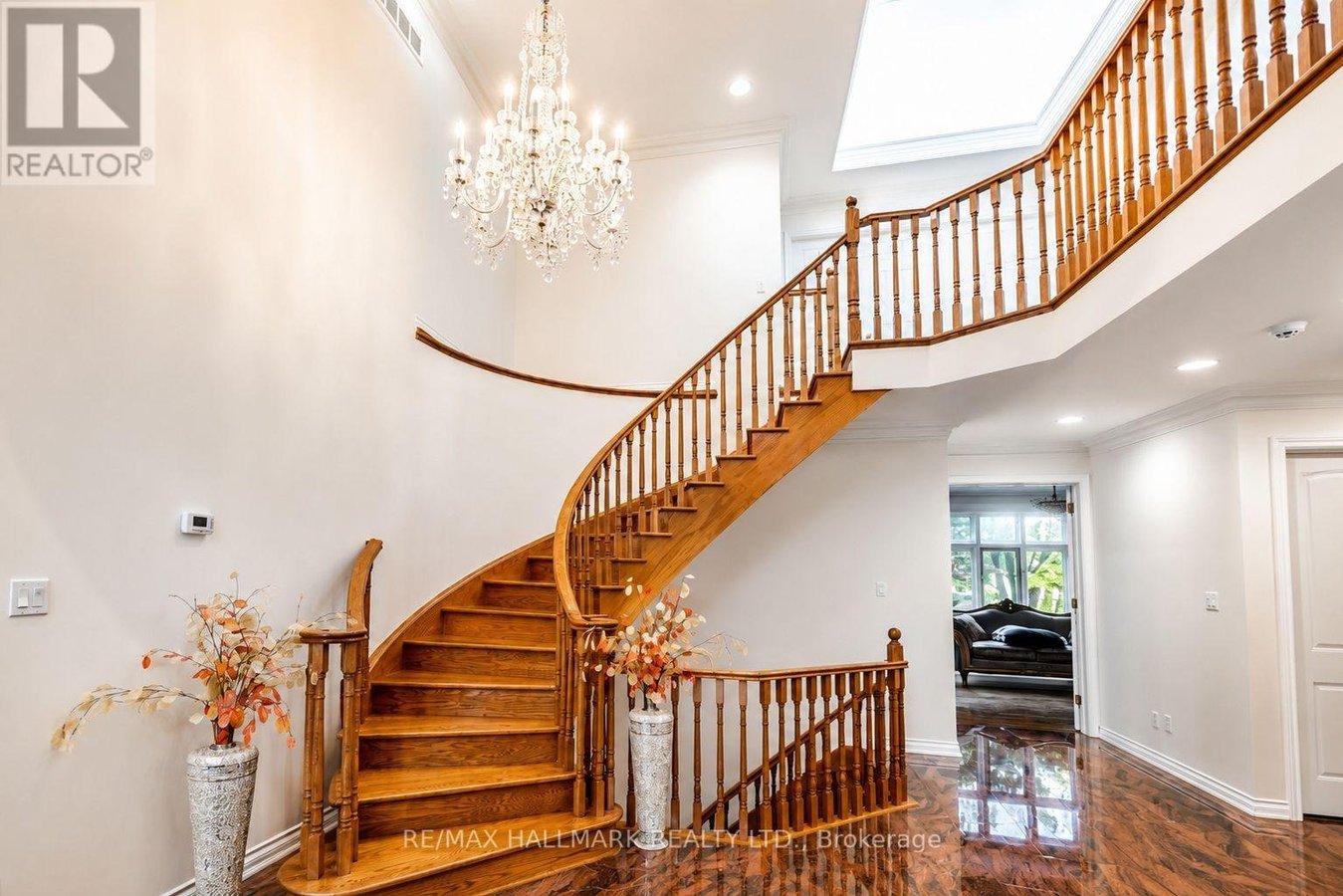 51 RISEBROUGH AVENUE - Photo 2