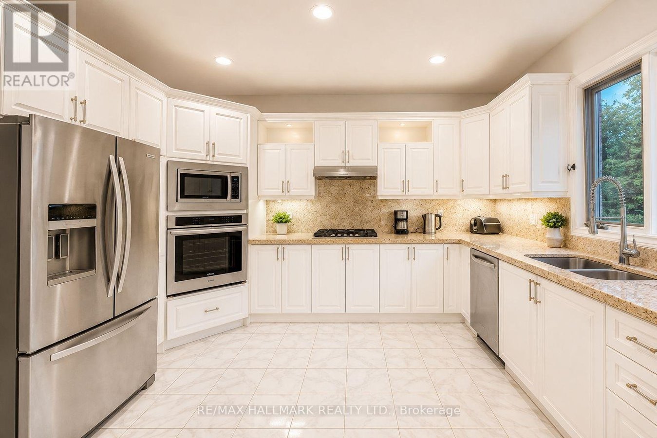 51 RISEBROUGH AVENUE - Photo 6