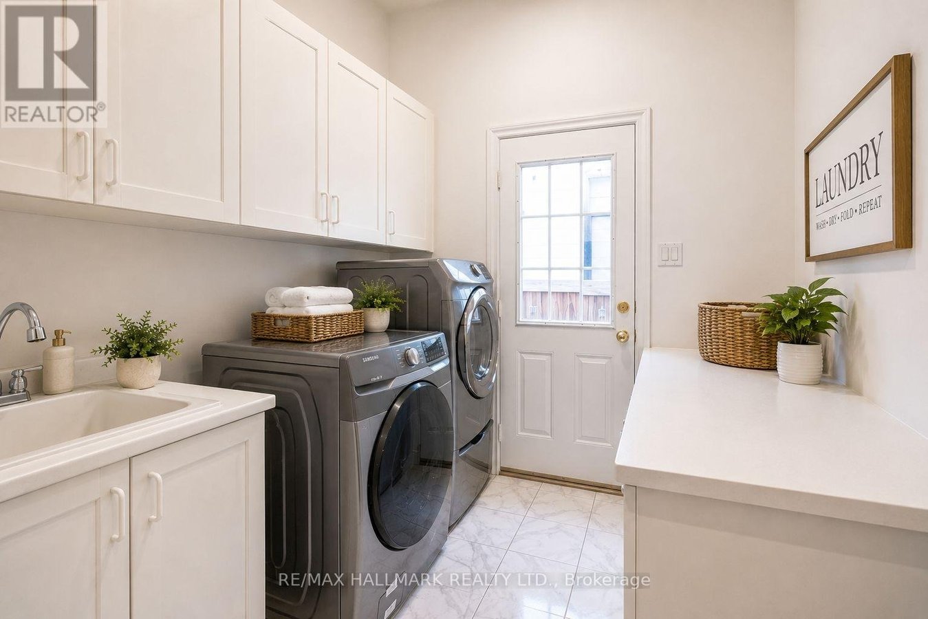51 RISEBROUGH AVENUE - Photo 11