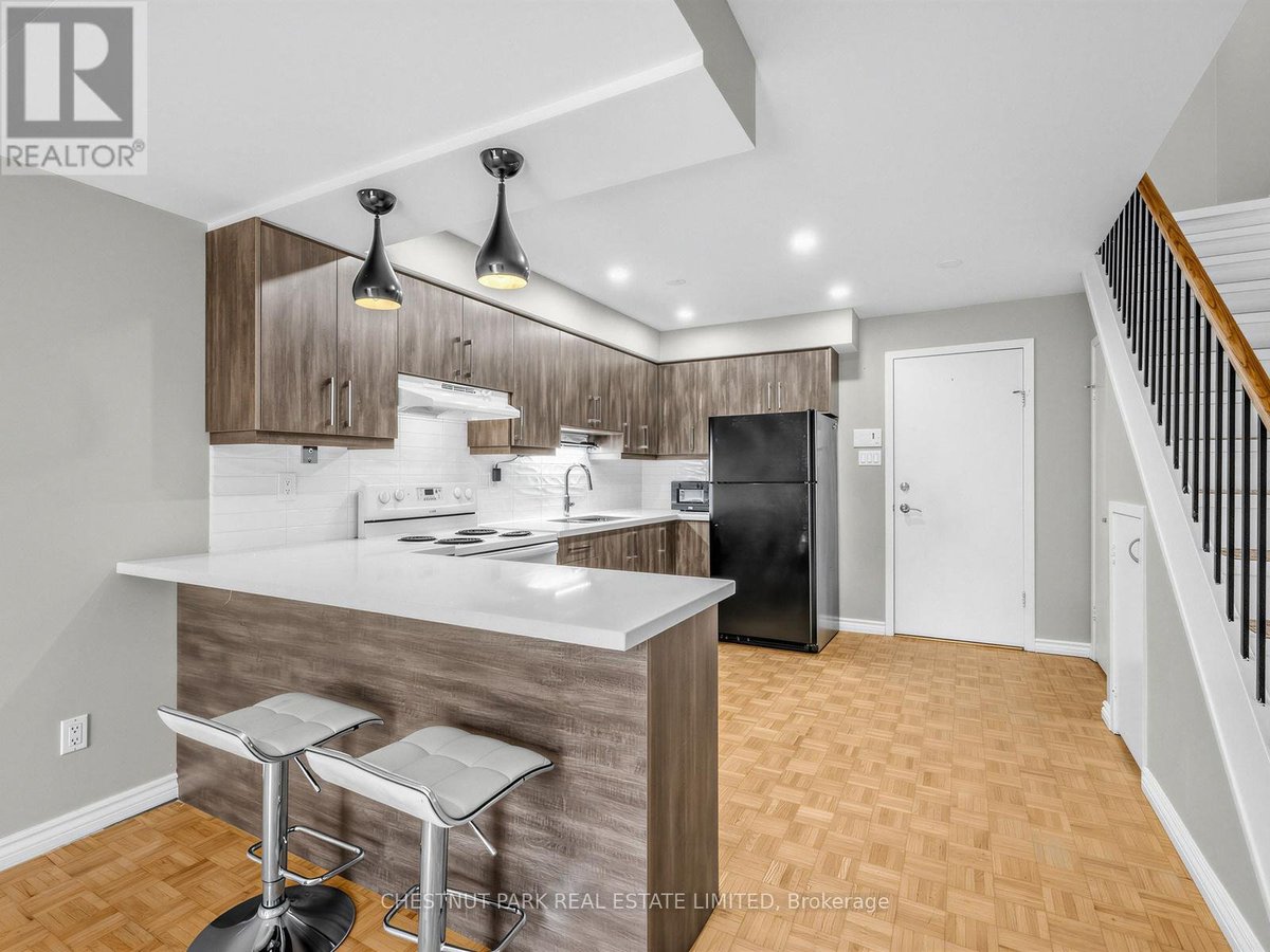 3 - 880 BROADVIEW AVENUE - Photo 2