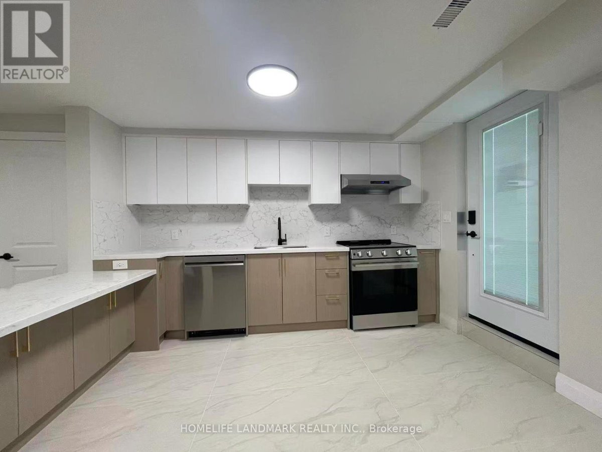 UNIT 3 - 17 ROSEMEADE AVENUE - Photo 1