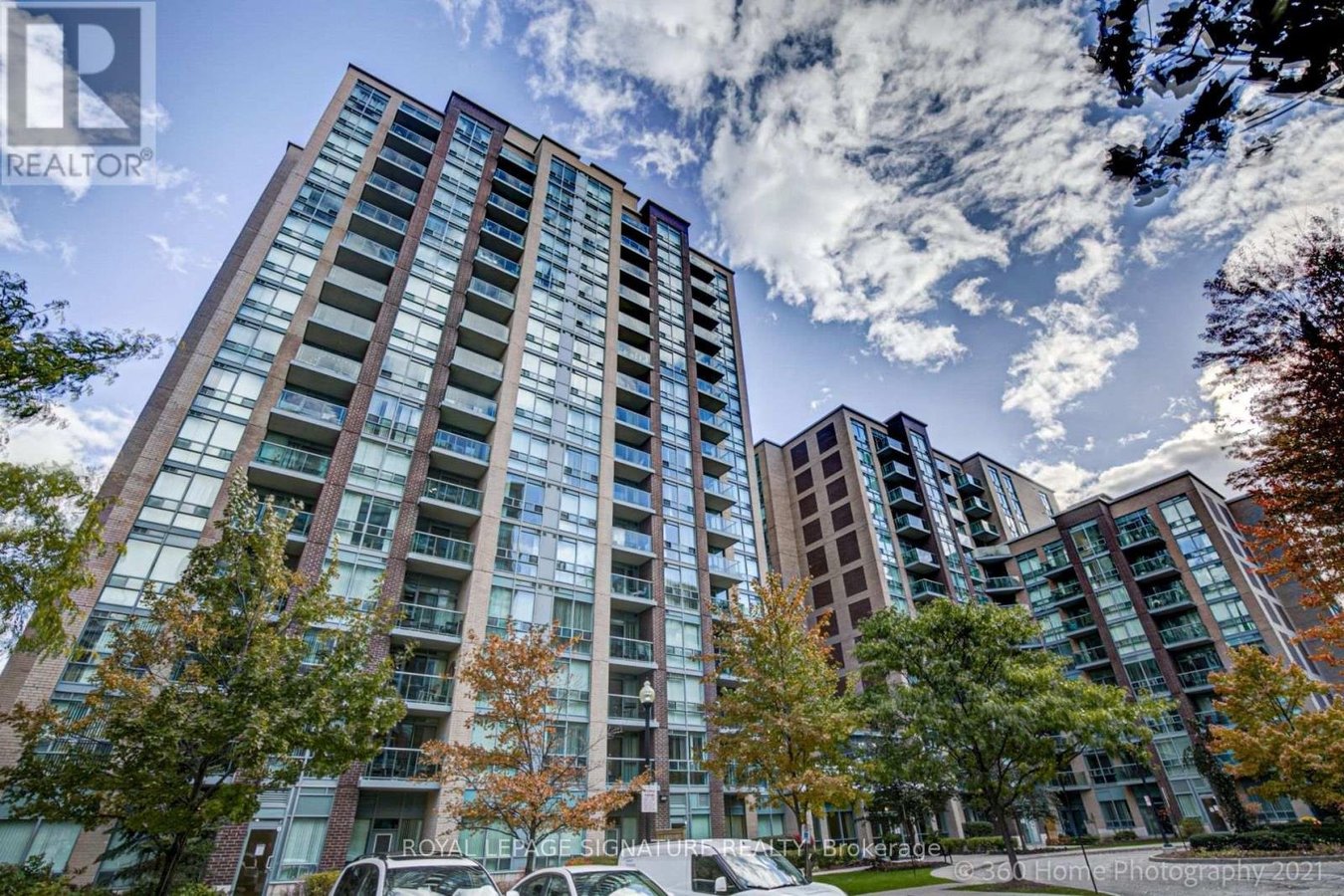 804 - 7 MICHAEL POWER PLACE - Photo 2