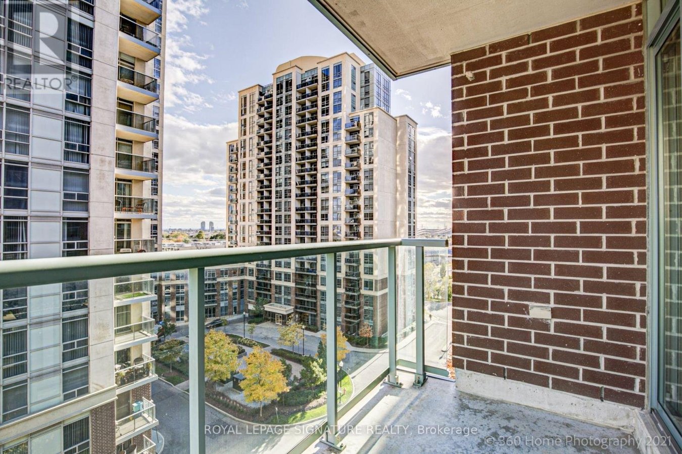 804 - 7 MICHAEL POWER PLACE - Photo 6