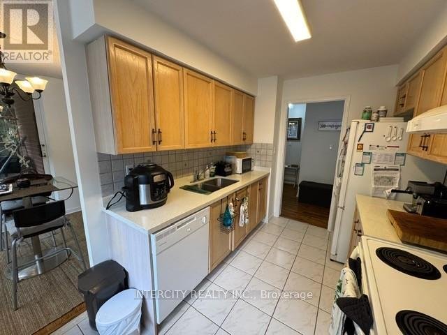 209 - 800 SHEPPARD AVENUE W - Photo 4