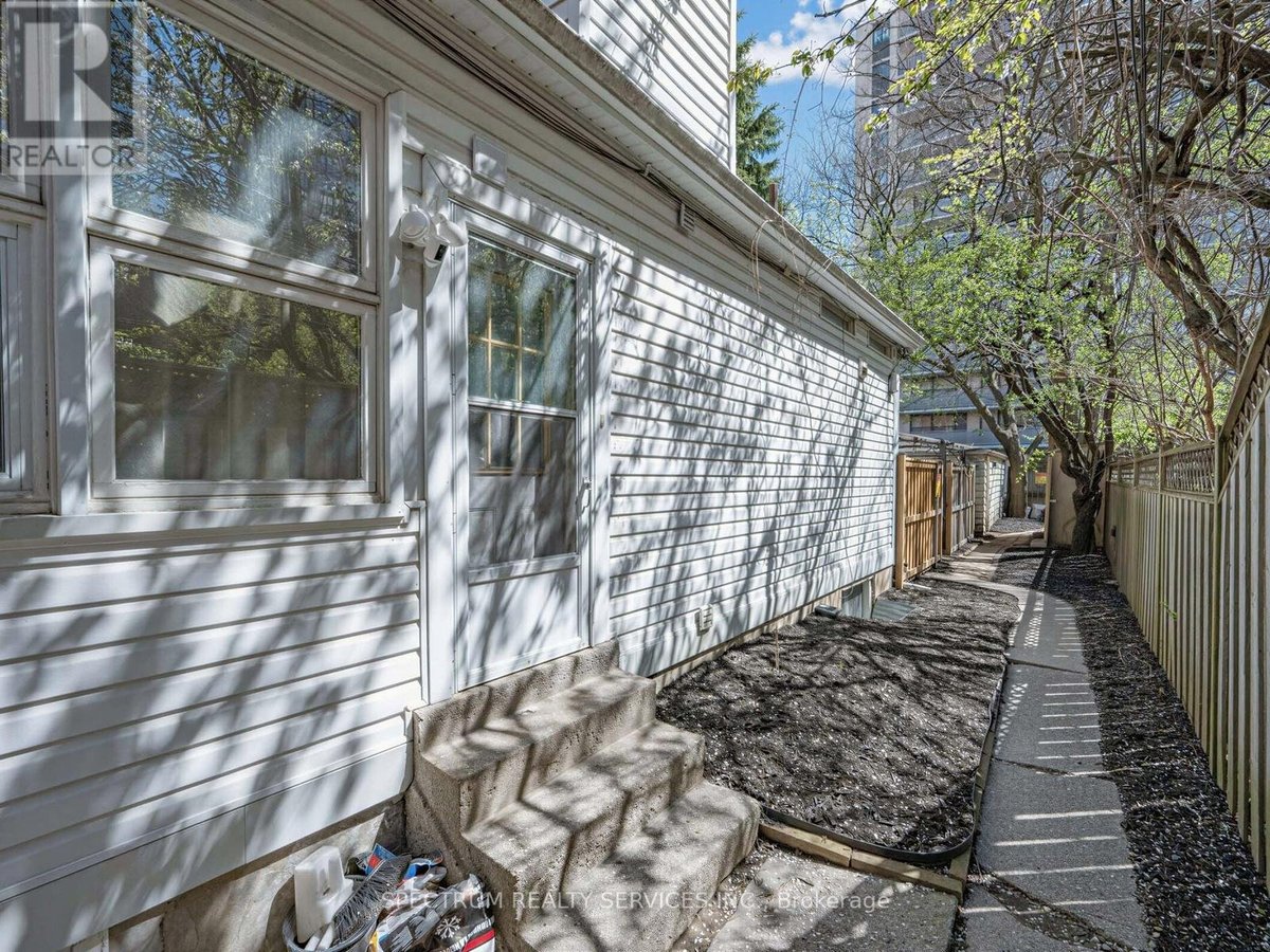 29 RAGLAN AVENUE - Photo 2