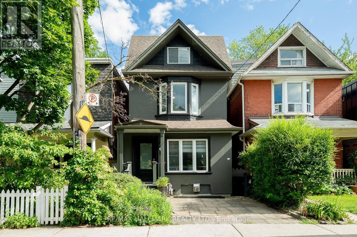 35 DINGWALL AVENUE - Photo 1