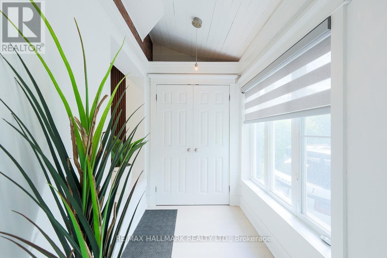 35 DINGWALL AVENUE - Photo 2