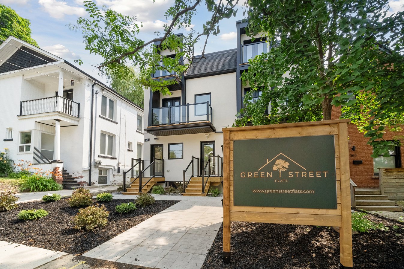 367 Howland Avenue - Photo 2
