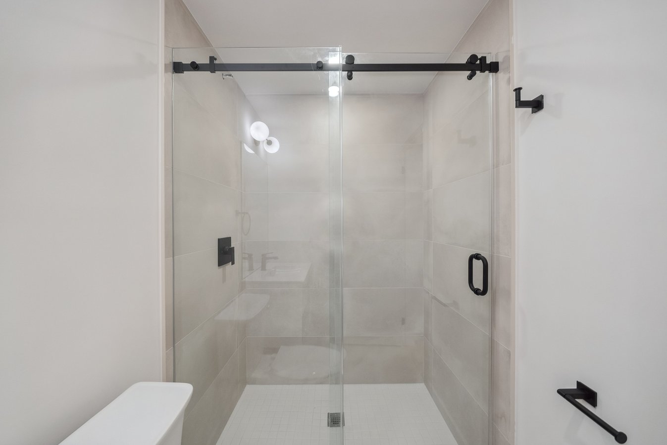 367 Howland Avenue - Photo 5