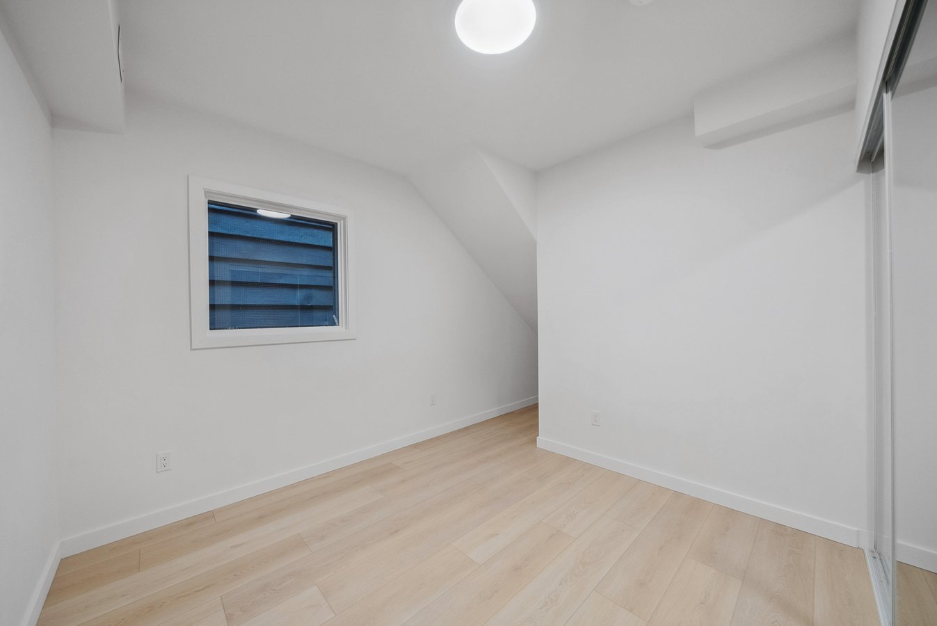 367 Howland Avenue - Photo 7