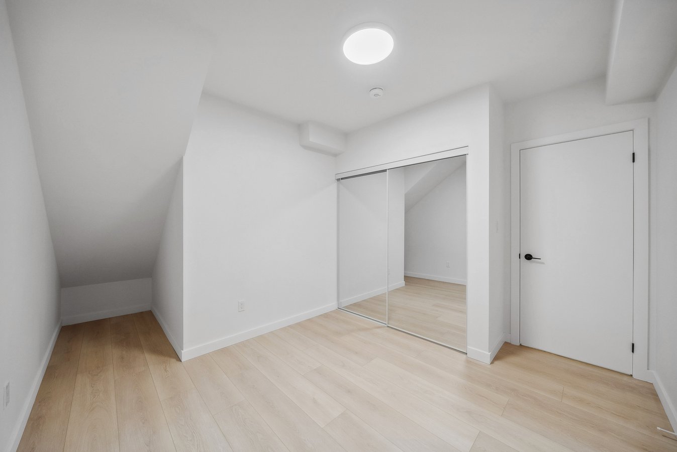 367 Howland Avenue - Photo 9