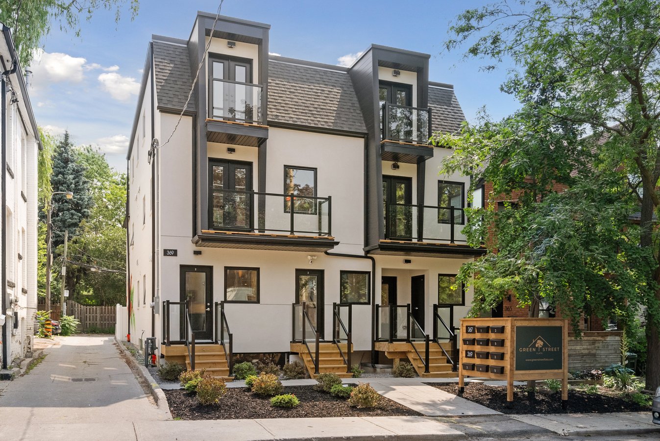 367 Howland Avenue - Photo 10