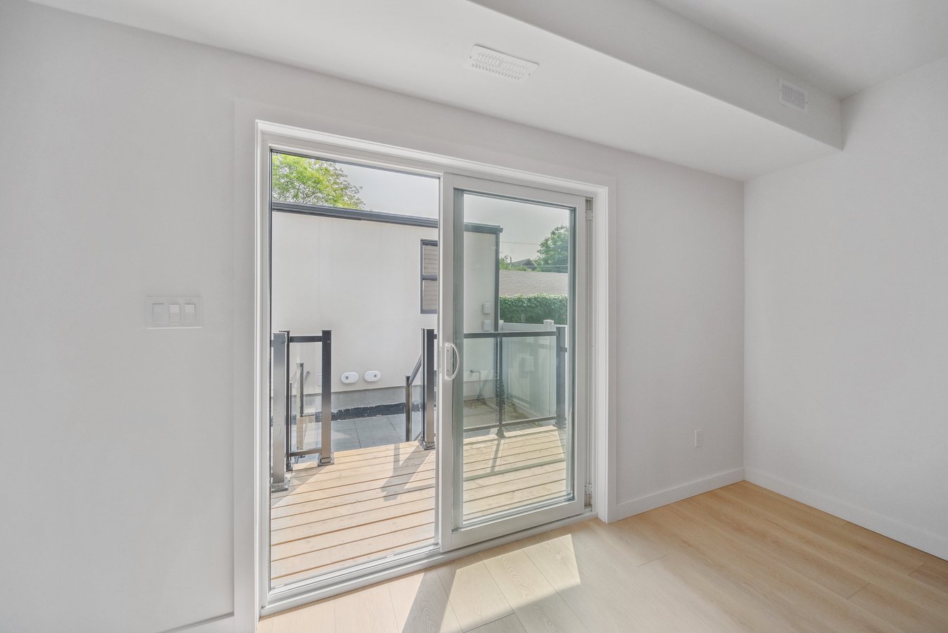 367 Howland Avenue - Photo 13