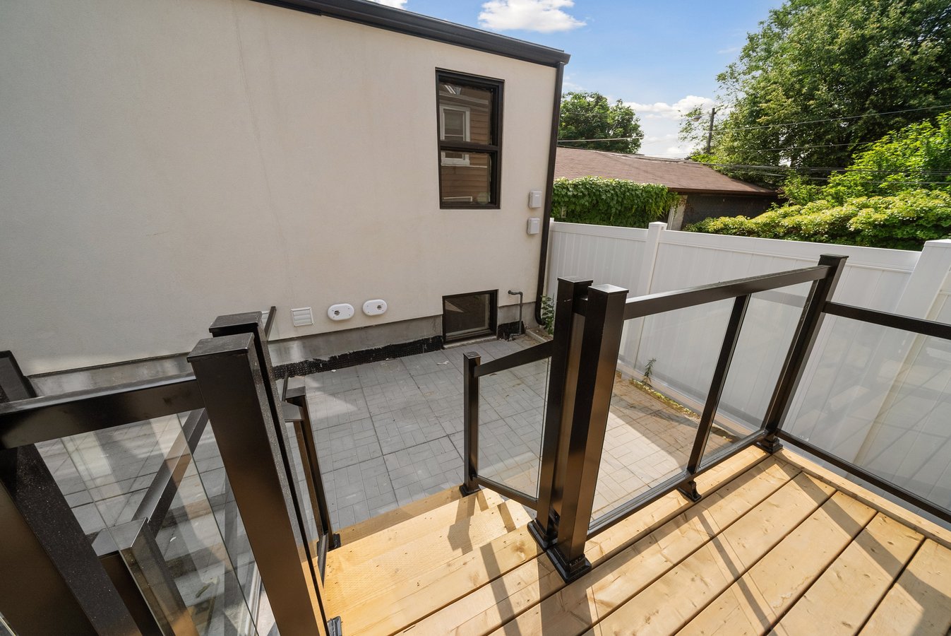 367 Howland Avenue - Photo 17