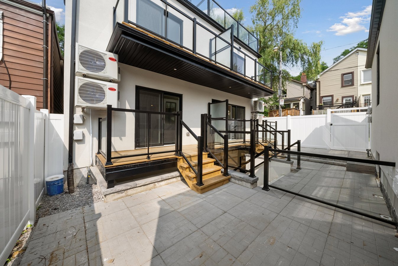 367 Howland Avenue - Photo 20