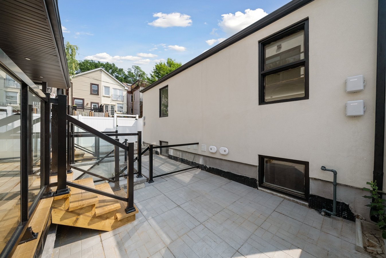 367 Howland Avenue - Photo 22