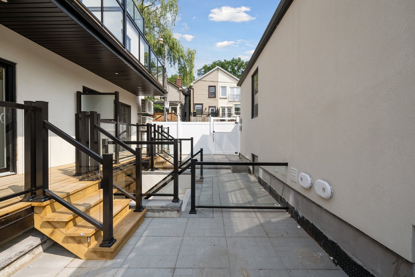 367 Howland Avenue - Photo 23